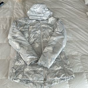 The North Face women’s light parka in white and gray. Size Small